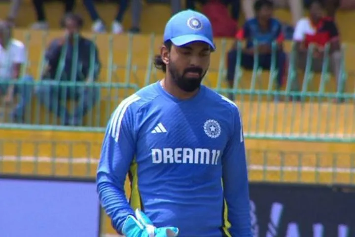 ससुर की दादागिरी भी केएल राहुल के नहीं आई काम, गौतम गंभीर ने दूध में पड़ी मक्खी की तरह टीम इंडिया से निकाला बाहर 3 Kl Rahul