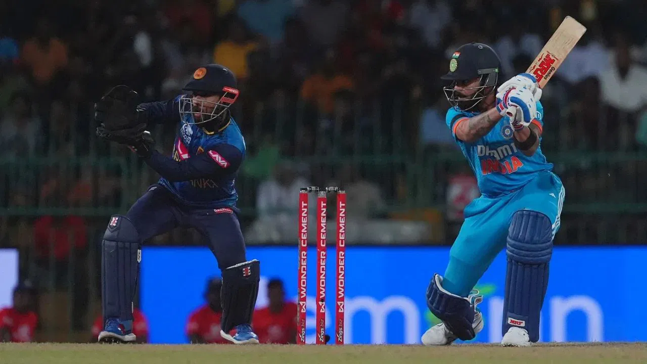 जिस खिलाड़ी ने लाइव मैच में विराट कोहली को दिखाए तेवर, उसी ने बाद में किया ऐसा काम, देखकर उड़ जाएंगे होश 2 Virat Kohli