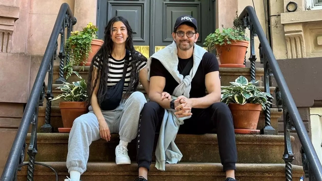 ऋतिक रोशन के लिए सबा आजाद ने सारी हदें की पार, पहली बीवी को भी छोड़ा पीछे, कर दिया ये काम 3 Hrithik Roshan-Saba Azad