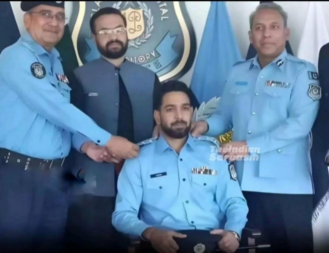 पाकिस्तान क्रिकेट में छाई गरीबी, हारिस रऊफ ने पकड़ी सिक्योरिटी गार्ड की नौकरी? वायरल हुई तस्वीरें 2 Haris Rauf