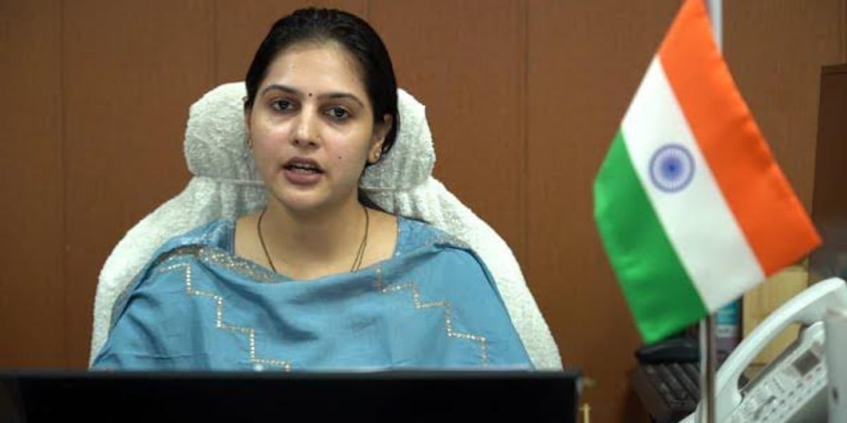 मां का साया खोने के बाद भी नहीं हारी हिम्मत, बेटी ने गमों के बीच पाई Upsc में 14वीं रैंक, बनीं Ias ऑफिसर 4 मां का साया खोने के बाद भी नहीं हारी हिम्मत, बेटी ने गमों के बीच पाई Upsc में 14वीं रैंक, बनीं Ias ऑफिसर