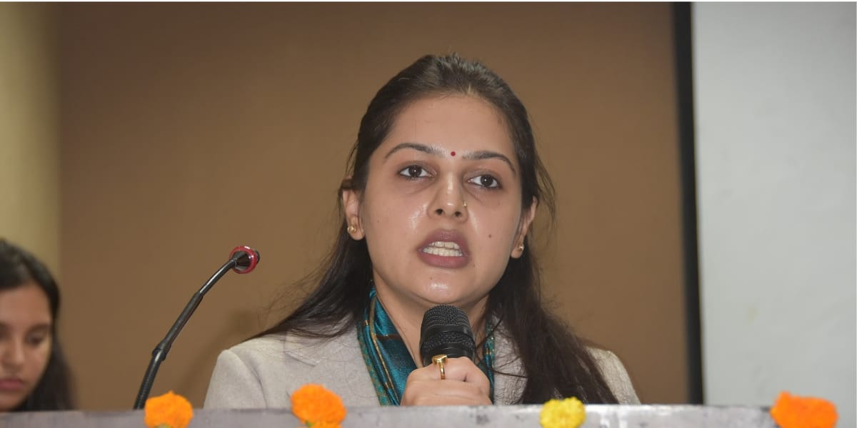 मां का साया खोने के बाद भी नहीं हारी हिम्मत, बेटी ने गमों के बीच पाई Upsc में 14वीं रैंक, बनीं Ias ऑफिसर 3 मां का साया खोने के बाद भी नहीं हारी हिम्मत, बेटी ने गमों के बीच पाई Upsc में 14वीं रैंक, बनीं Ias ऑफिसर