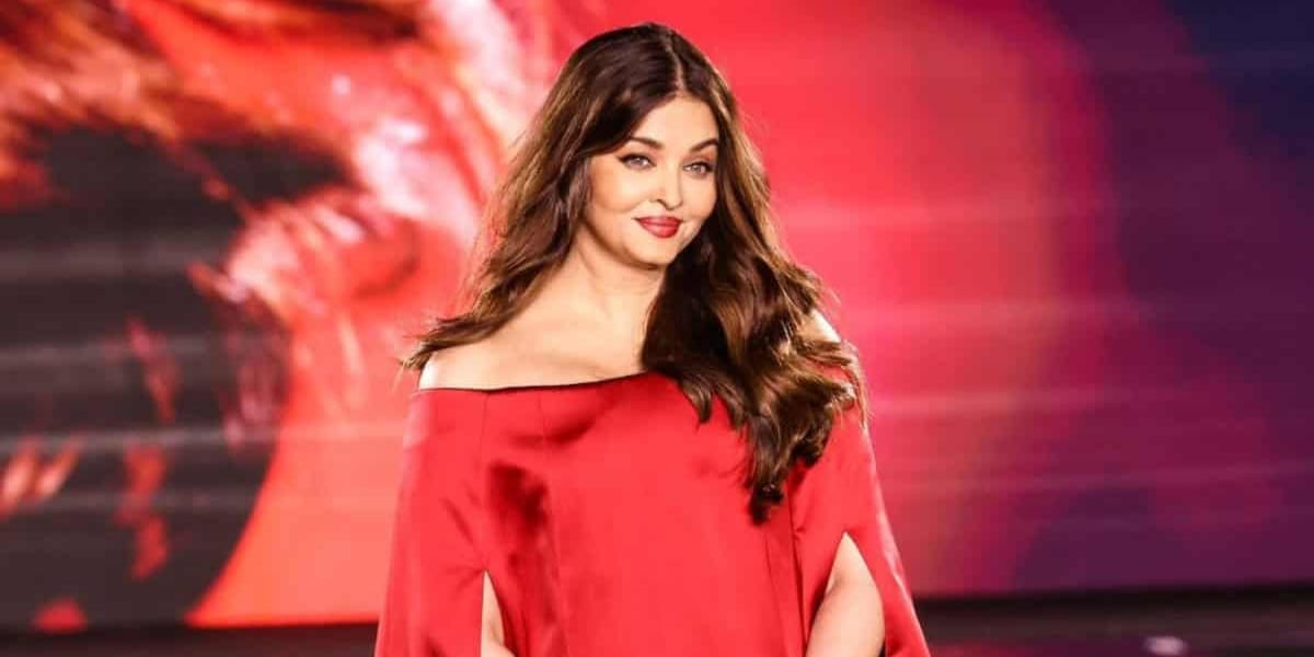 ऐश्वर्या राय के साथ इस एक्टर ने की ऐसी हरकत, देखकर बच्चन परिवार का खौल जाएगा खून 4 ऐश्वर्या राय के साथ इस एक्टर ने की ऐसी हरकत, देखकर बच्चन परिवार का खौल जाएगा खून
