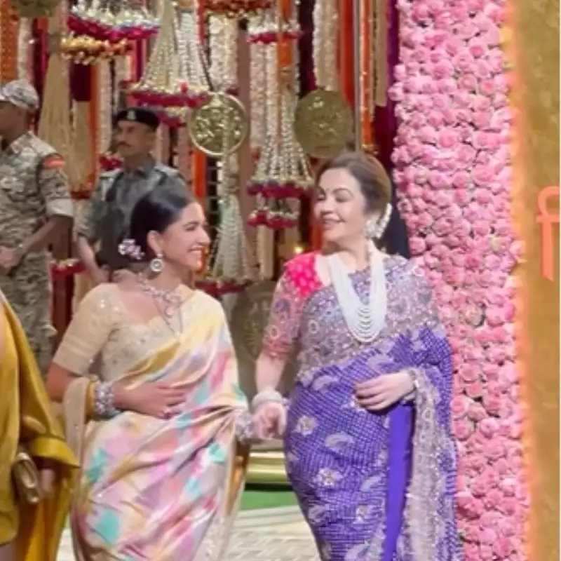 शादी के दो महीने बाद ही प्रेग्नेंट ही हुई राधिका मर्चेंट, अनंत अंबानी ने खुद दी फैंस को खुशखबरी! 3 Radhika Merchant-Neeta Ambani