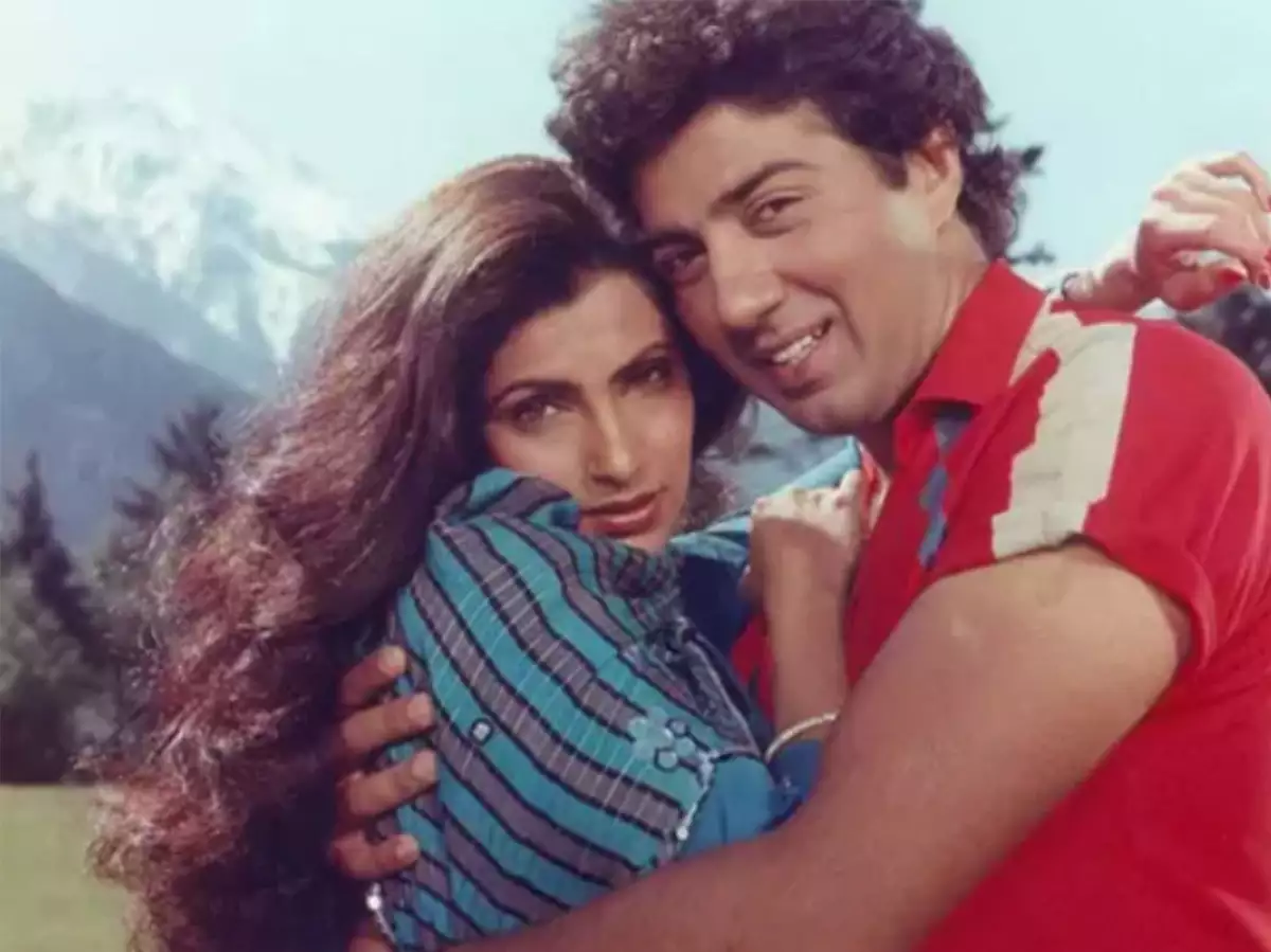 सालों से एक दूसरे के लिए तड़प रहे हैं सनी देओल-डिंपल कपाड़िया, अब बुढ़ापे में एक-दूसरे का साथ कर रहे हैं इलू-इलू 3 Sunny Deol