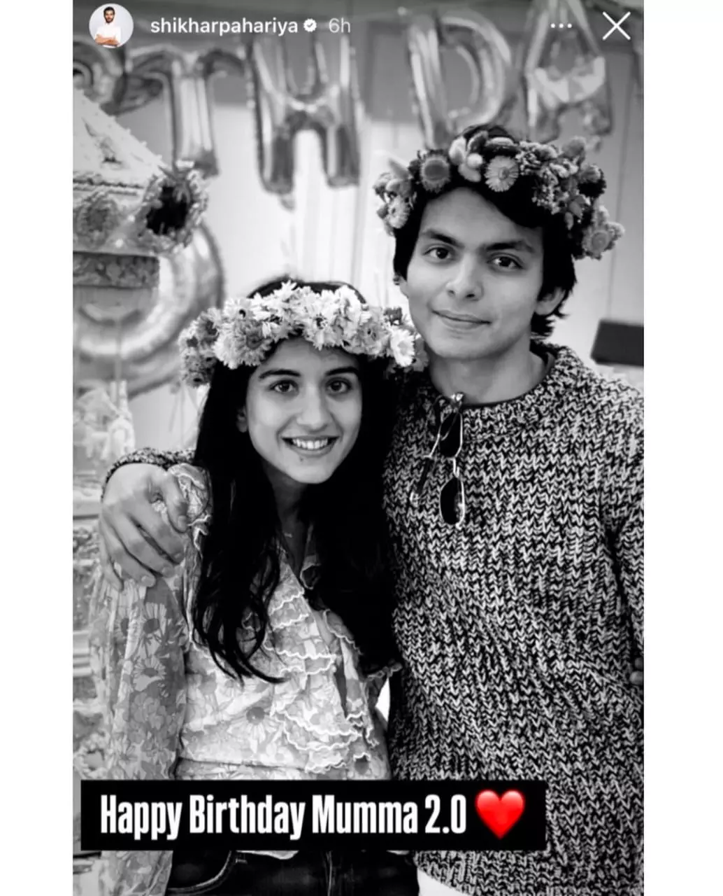 राधिका अंनत की शादी के 2 महीने बाद ही अंबानी परिवार में गूंजी बेटे की किलकारी, खास मौके पर घर में मनाया गया जश्न 3 Radhika Merchant-Shikhar Pahariya