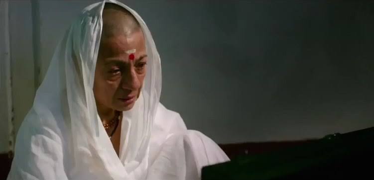 फिल्मों के लिए गंजी तक हो गईं ये बॉलीवुड एक्ट्रेसेस, शरीर पर नहीं छोड़े बाल तक, प्रियंका चोपड़ा तक ने नहीं की शर्म 4 Tanuja