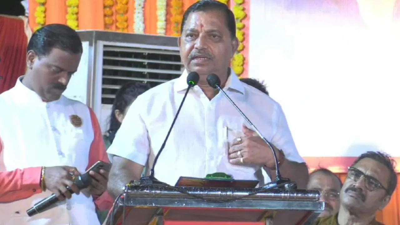 बाबा सिद्द्की के बाद मुंबई के एक और नेता पर जानलेवा हमला, क्राइम कैपिटल बनता जा रहा है शहर, दबंगाईयों ने बढ़ाईं अपनी दहशत 5 Datta Dalvi