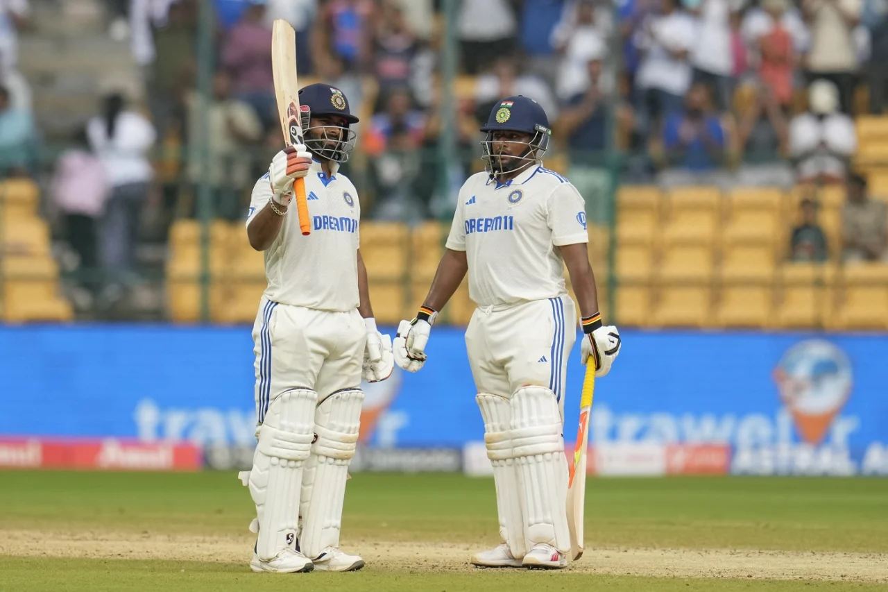 Ind Vs Nz : सरफराज-ऋषभ के कमाल के बाद भी बैकफूट पर टीम इंडिया, जीत की ओर बढ़ी कीवी टीम 2 Rishabh Pant And Sarfaraz Khan