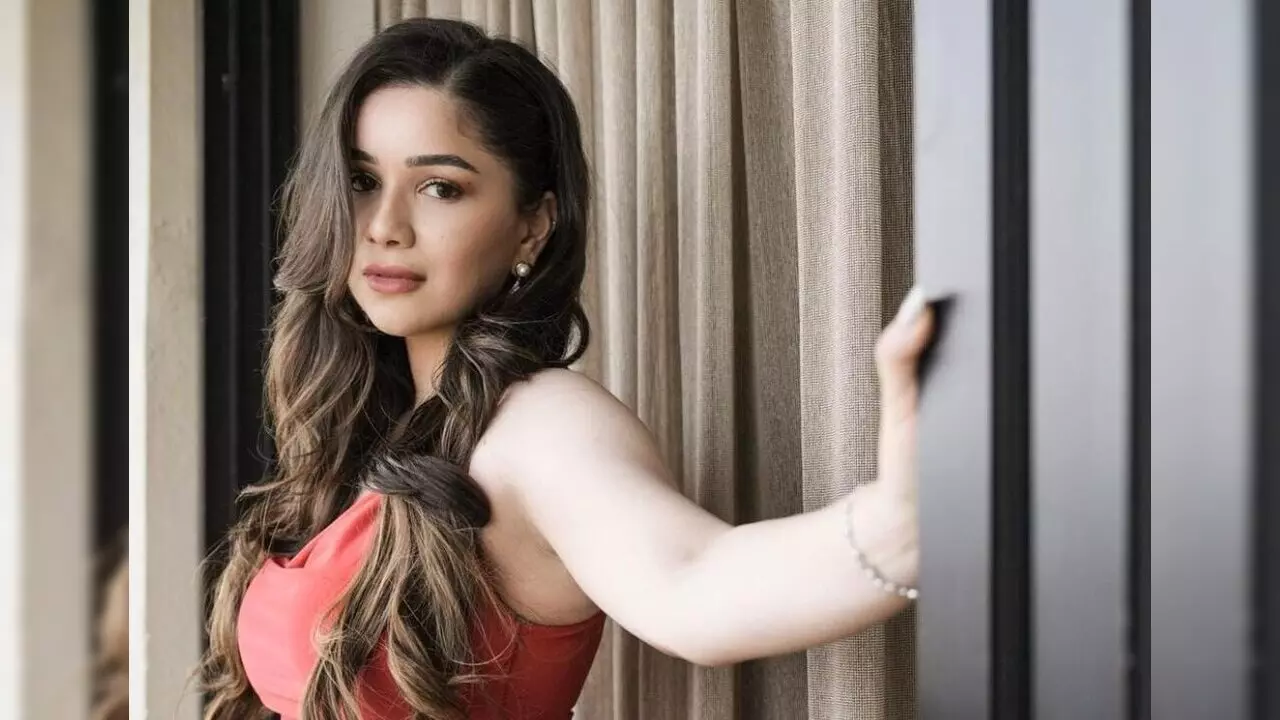 शुभमन गिल का इन 5 हसीनाओं पर आ चुका हैं दिल, लिस्ट में बूढ़ी एक्ट्रेस भी है शामिल 3 Sara Tendulkar