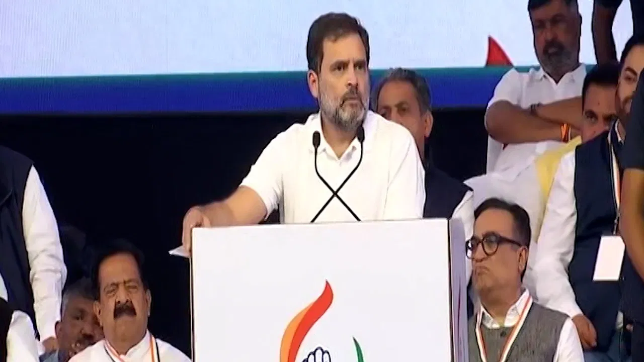 राहुल गांधी में हैं ये 5 खूबियां, जिनके बलबूते अकेले पाकिस्तान से ले लेंगे टक्कर, देश के लिए न्यौछावर कर देंगे जान 4 Rahul Gandhi