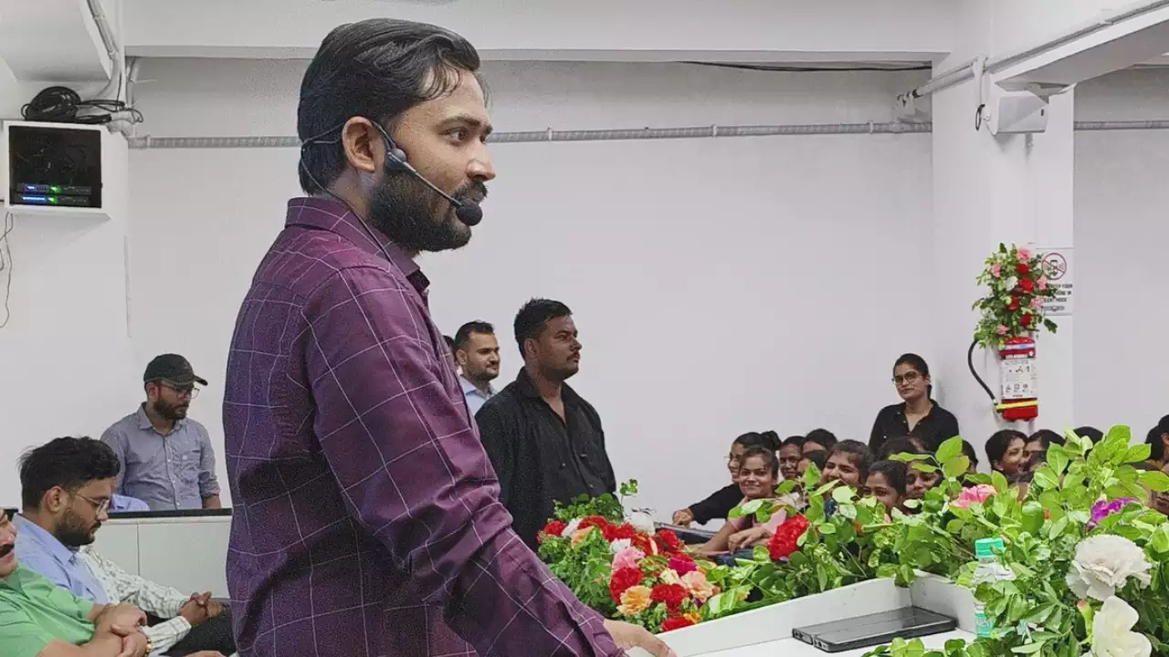 खान सर पर पुलिस का बरसा ऐसा डंडा, अचानक बिगड़ी तबियत, गंभीर हालत में Icu में किया गया भर्ती 4 Khan Sir