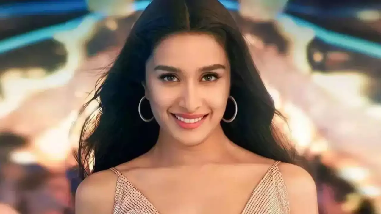37 की होने के बाद भी 18 की लगती हैं ये एक्ट्रेस, मासूमियत से फैंस के दिलों की बनीं बैठी हैं रानी 3 Shraddha Kapoor