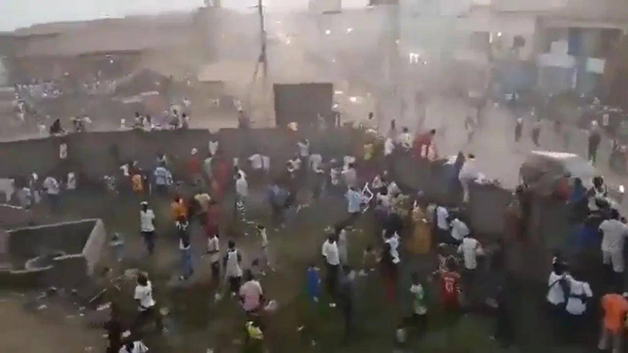 Video: खेल जगत में पसरा मातम, मैच के दौरान मची भगदड़, 56 लोगों की हुई दर्दनाक मौत 3 Sports World