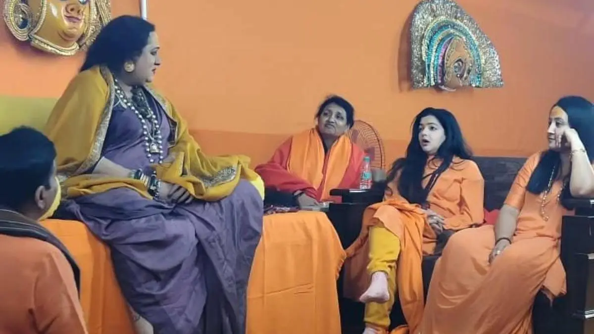 संन्यास लेने के बाद भी एक्टिंग करेंगी ममता कुलकर्णी! एक्ट्रेस ने कहा - मनोरंजन भी ज़िंदगी की लिए..... 4 Mamta Kulkarni