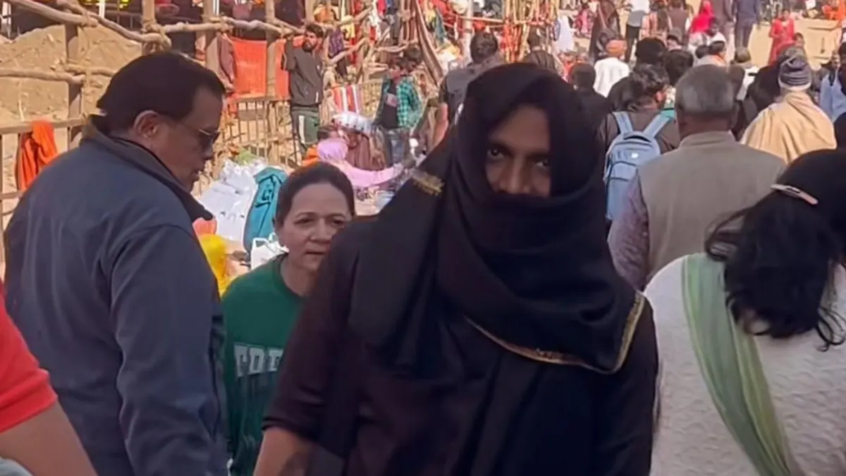 शिव की भक्ति से बॉलीवुड भी नहीं रहा अछूता, मुंह पर काला कपड़ा बांध महाकुंभ में पहुँचा ये मशहूर सेलेब्रिटी 3 Mahakumbh