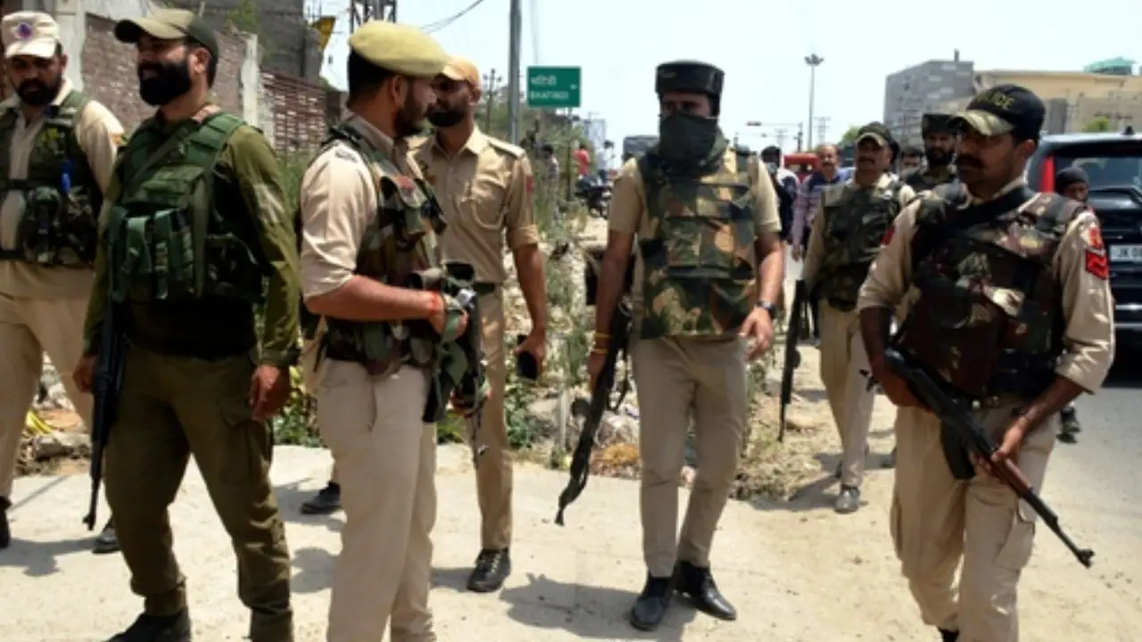 गोलियों के बीच 'नमक' बना ढाल, पहलगाम अटैक में 11 लोगों की इस तरह बचाई जान 4 Pahalgam Attack