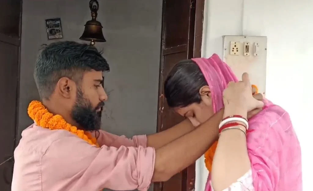 भतीजे के प्यार में पागल हुई चाची, 4 साल की बेटी को छोड़कर रचाई अनोखी शादी 3 Viral News