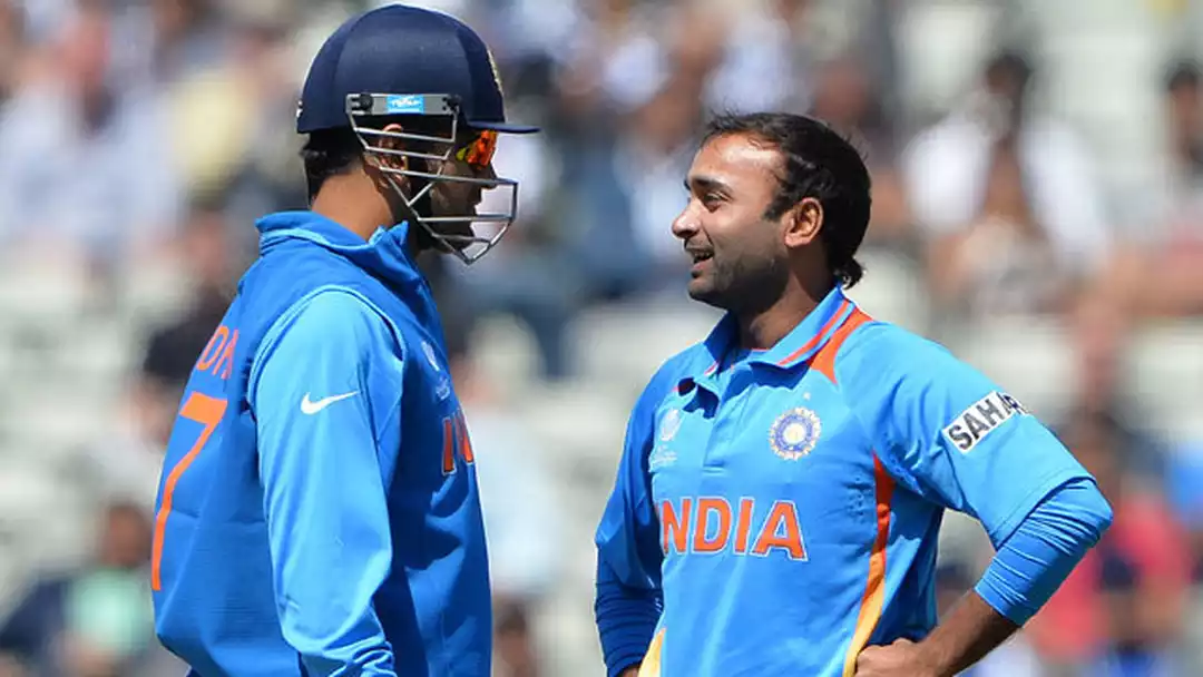 Team India'S Player Amit Mishra And Ms Dhoni 